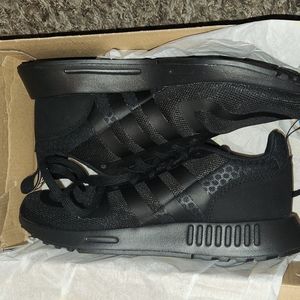 Adidas athletic sports shoes woman size 6 1/2